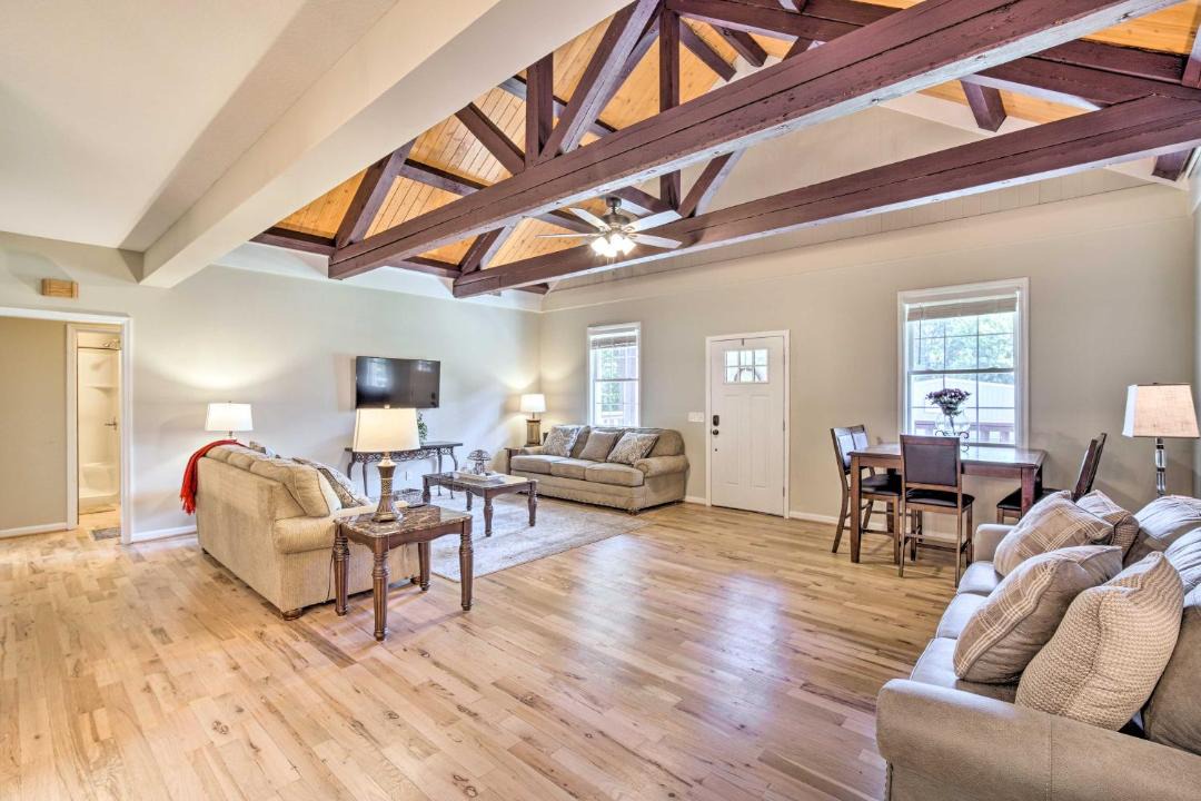 Photo of Livingroom in Rising Fawn