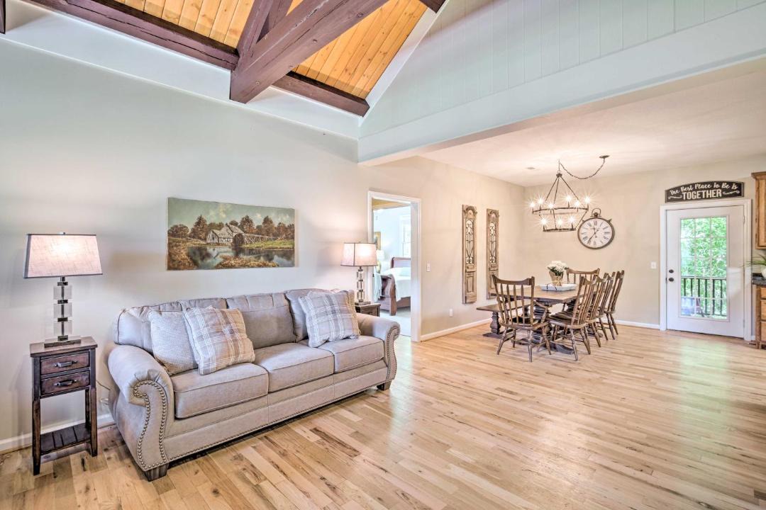 Photo of Livingroom in Rising Fawn
