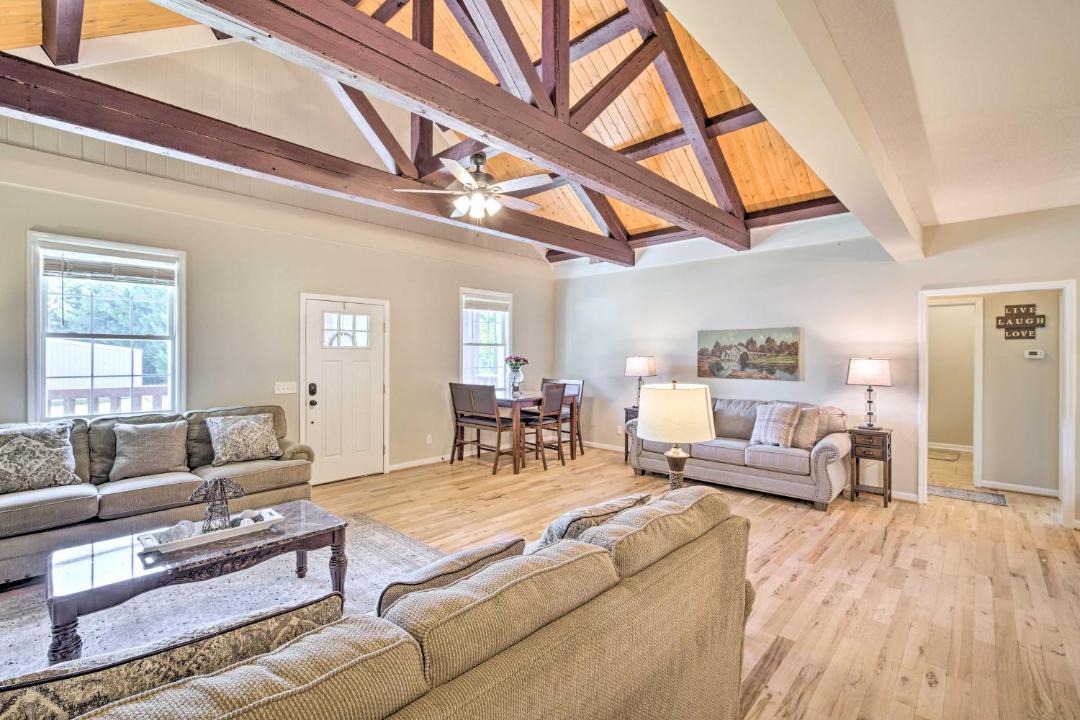 Photo of Livingroom in Rising Fawn