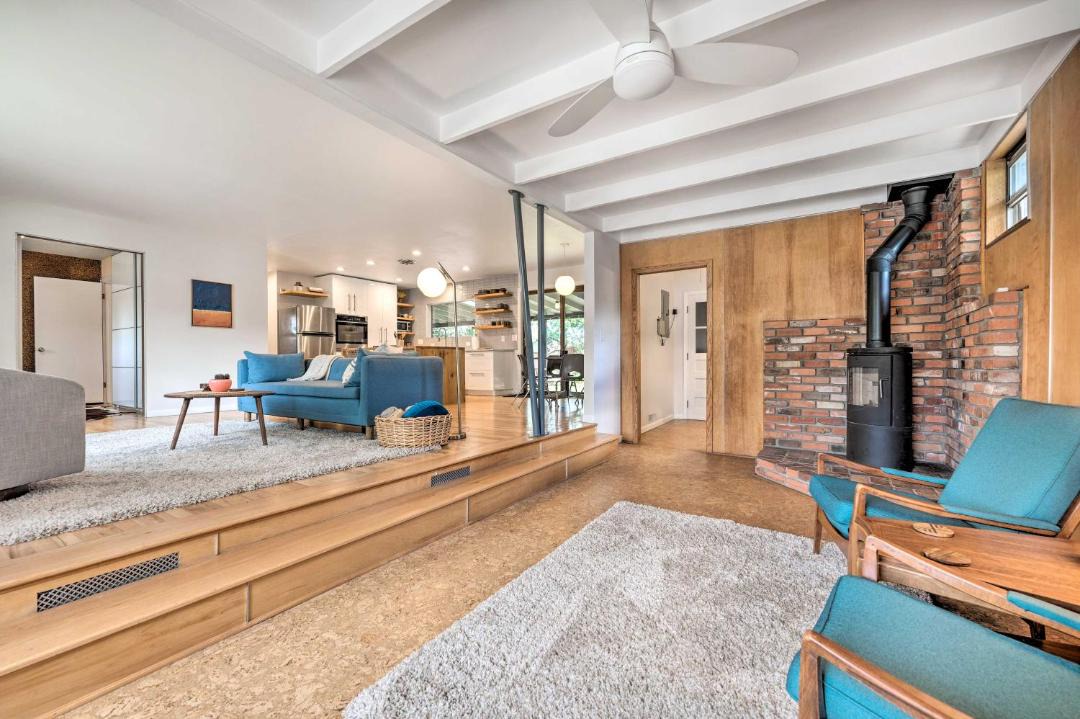 Photo of Livingroom in Baseline Sub