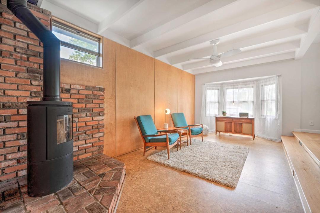 Photo of Livingroom in Baseline Sub
