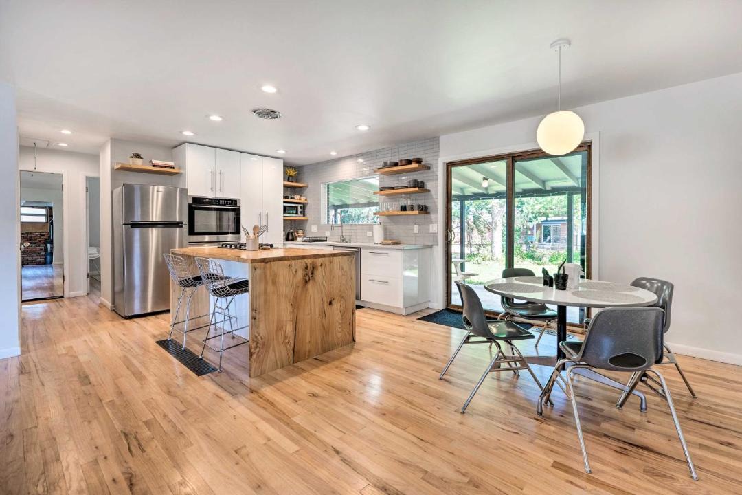 Photo of Livingroom in Baseline Sub