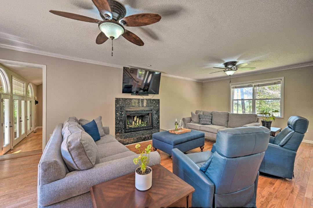 Photo of Livingroom in Clemson