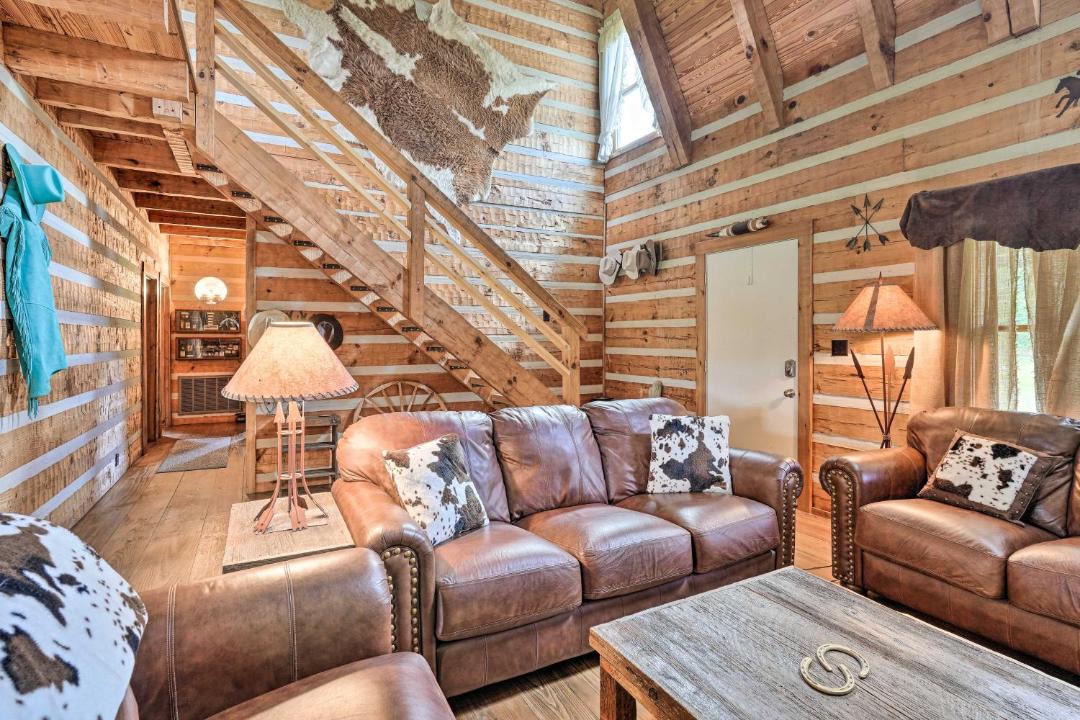 Photo of Livingroom in South Pittsburg