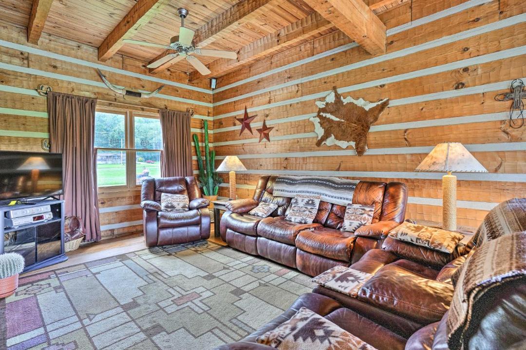 Photo of Livingroom in South Pittsburg