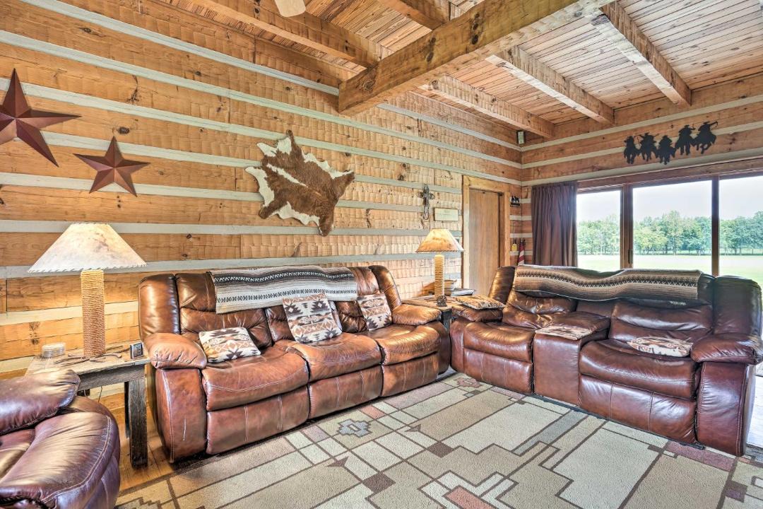 Photo of Livingroom in South Pittsburg