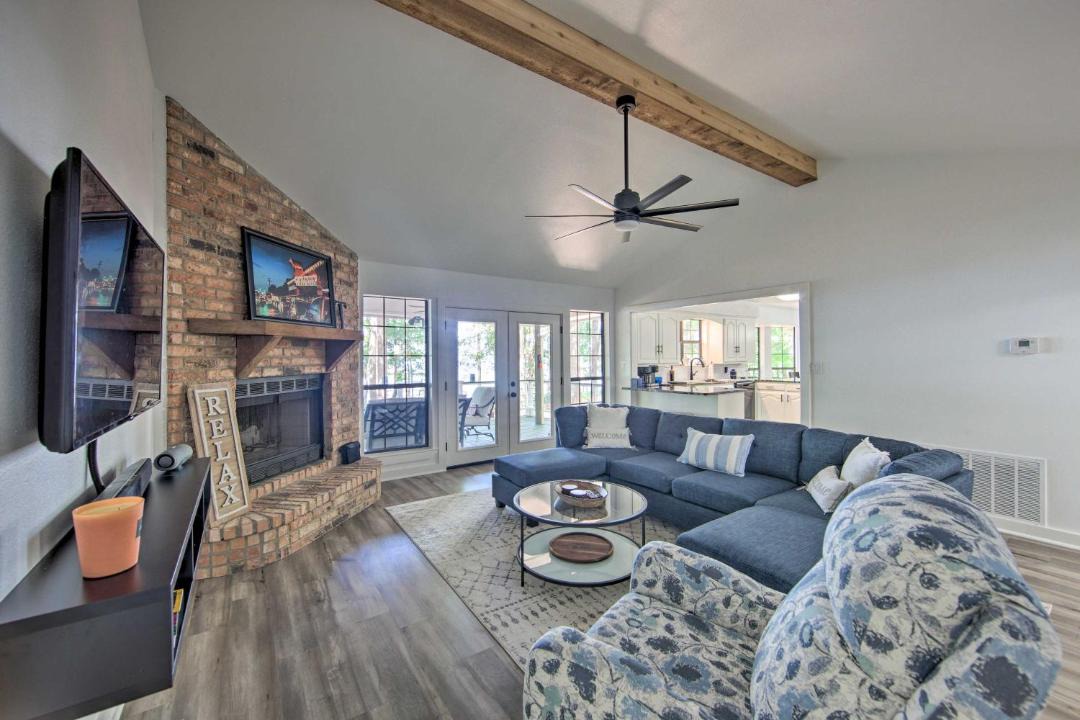 Photo of Livingroom in Flint