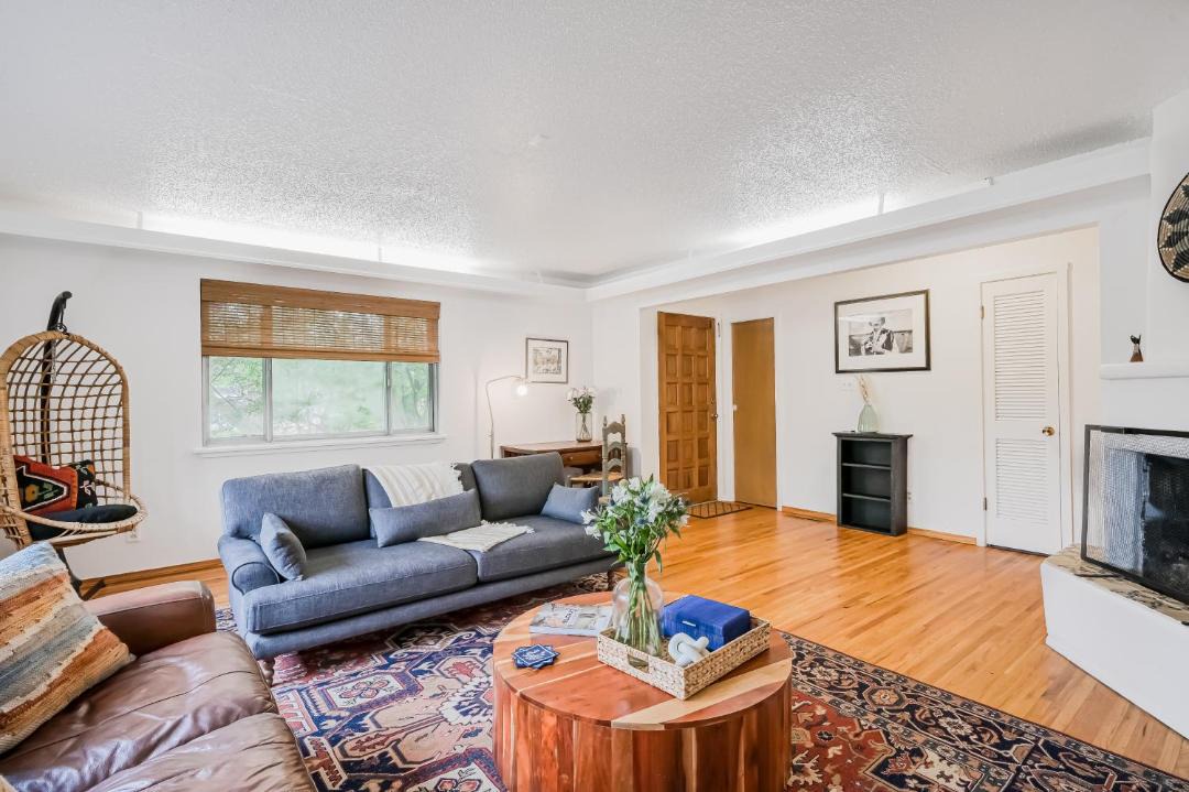 Photo of Livingroom in South Capitol