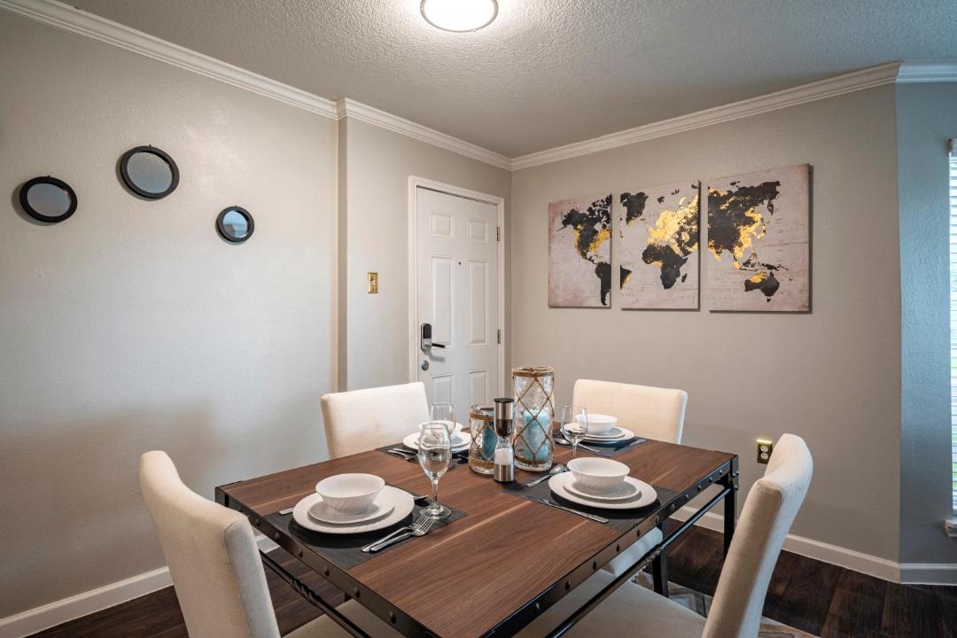 Photo of Livingroom in Braeswood Place