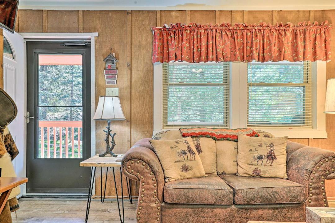 Photo of Livingroom in Cloudcroft