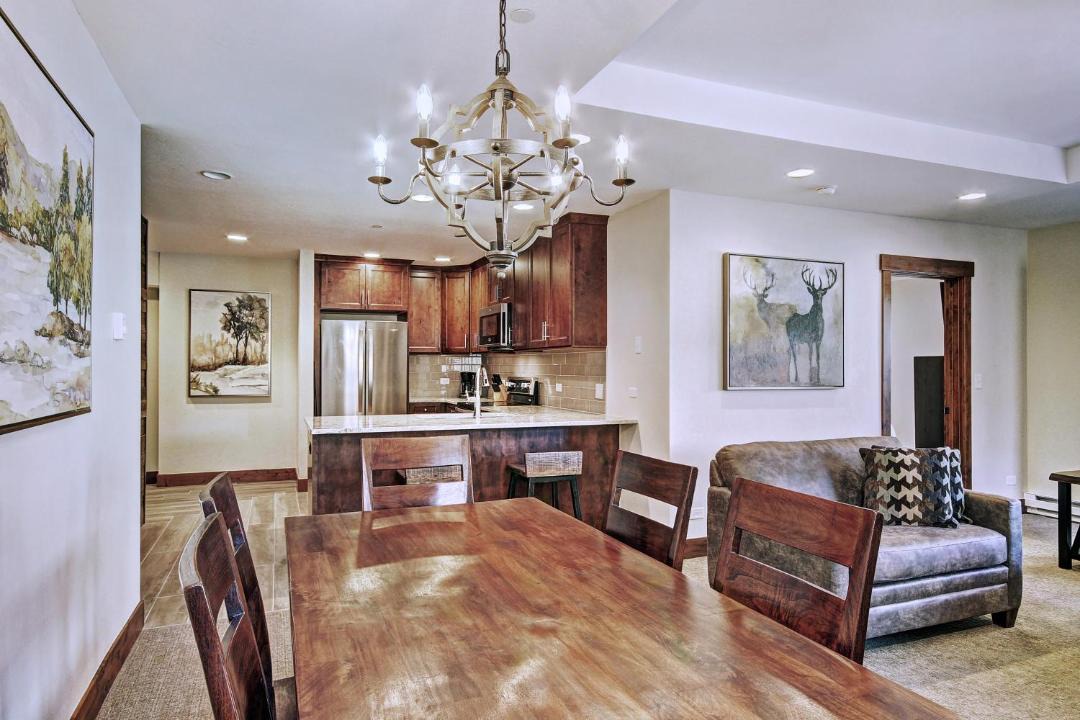Photo of Livingroom in Peak 9