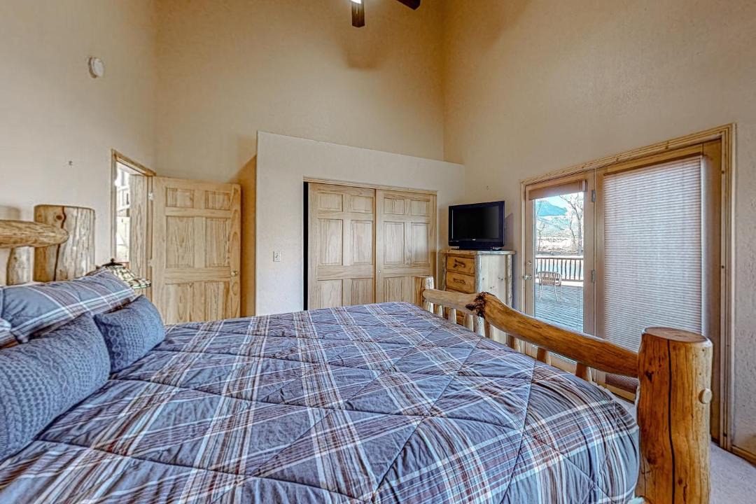 Photo of Bedroom in South Fork