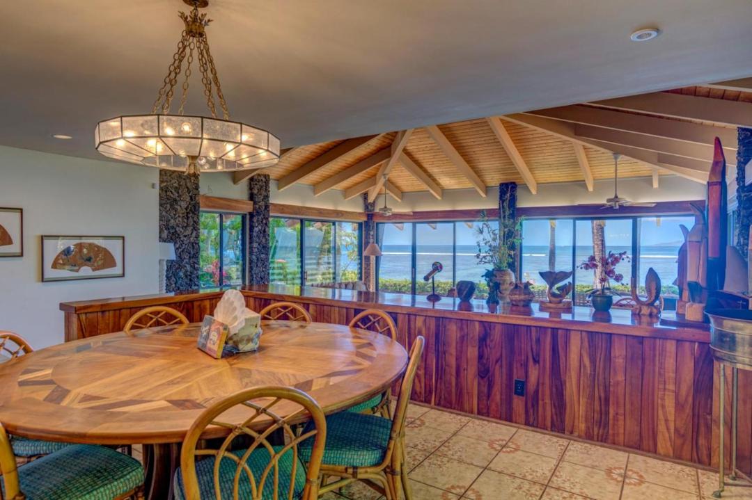 Photo of Livingroom in Historic Lahaina Front Street