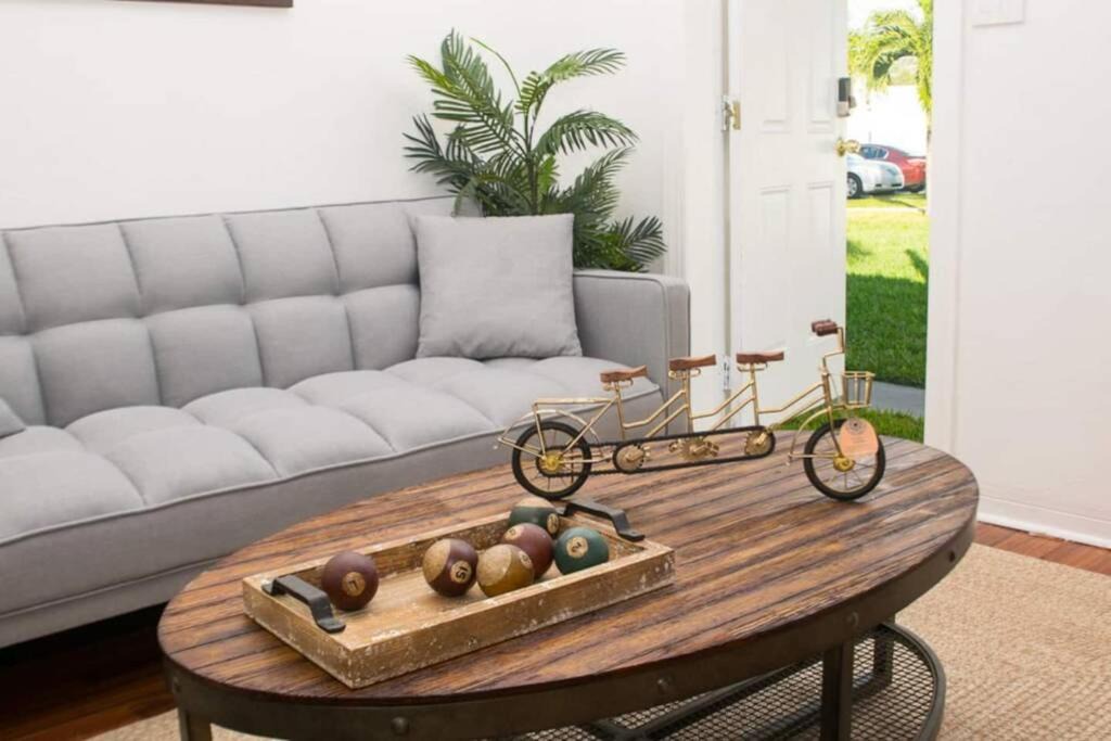 Photo of Livingroom in Downtown Hollywood