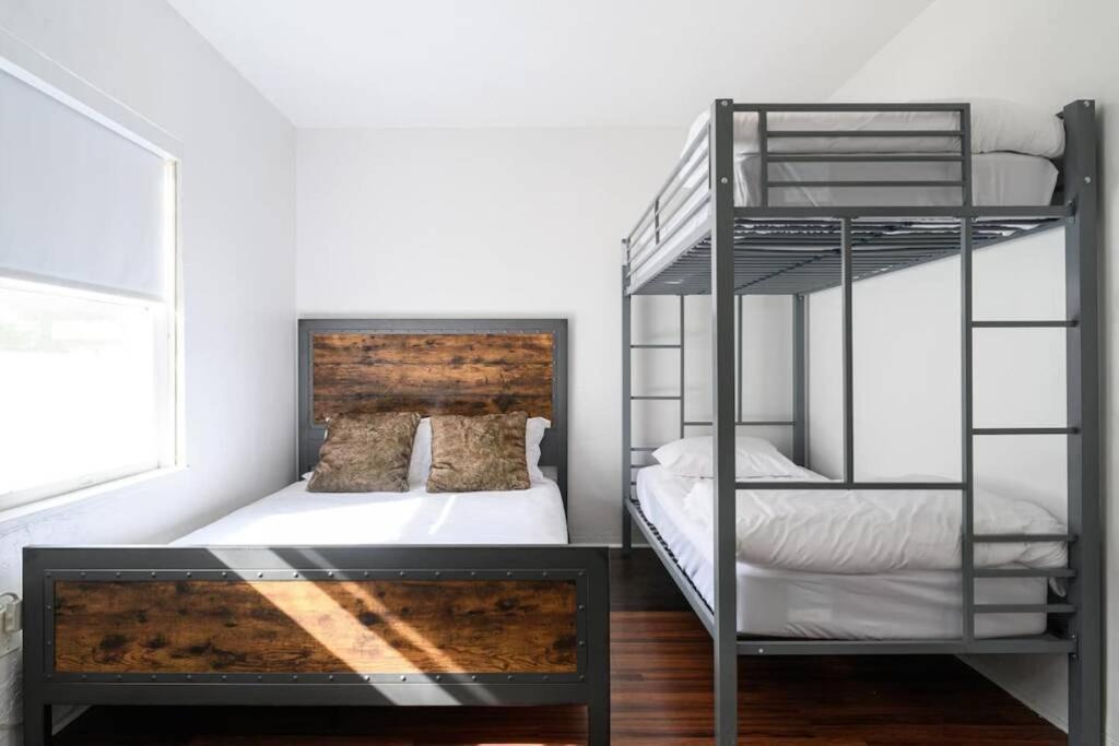 Photo of Bedroom in Downtown Hollywood