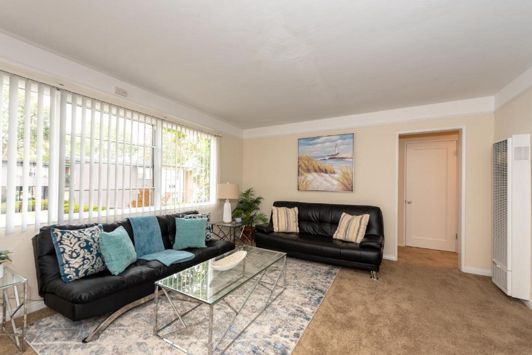Photo of Livingroom in Bay Park