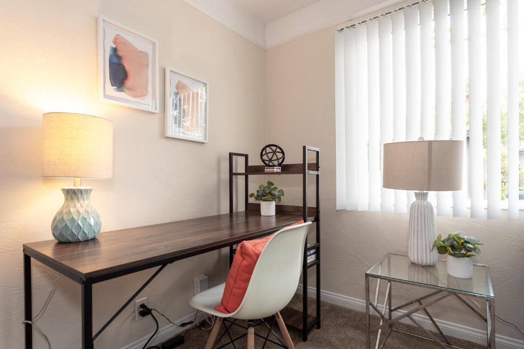 Photo of Livingroom in Bay Park