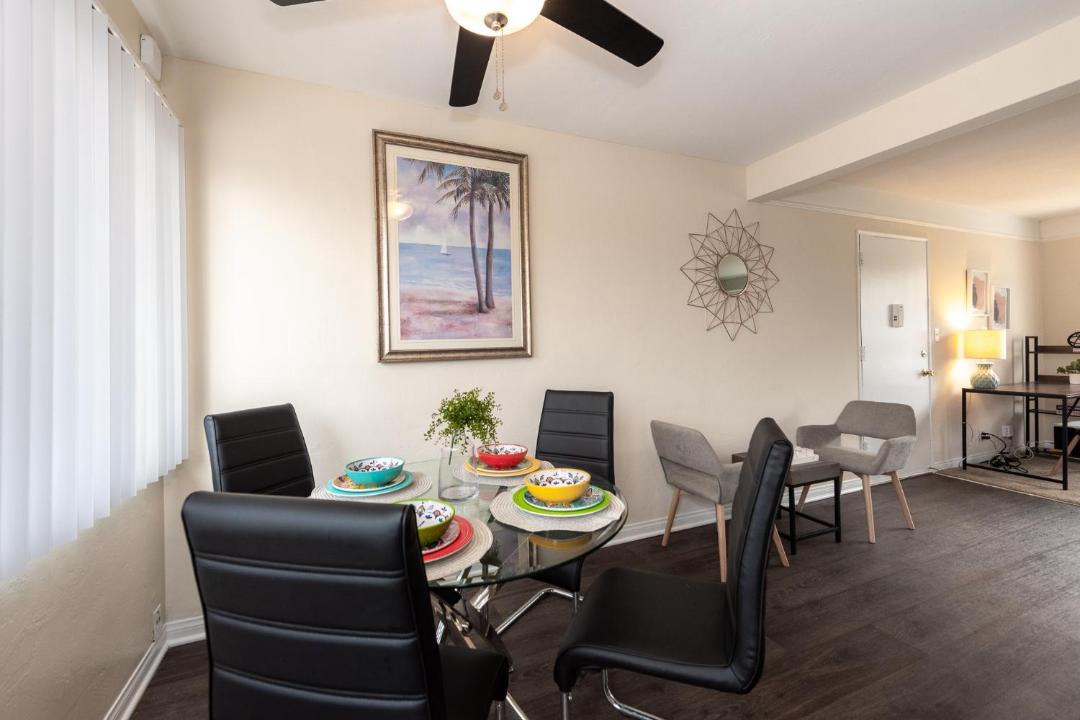 Photo of Livingroom in Bay Park