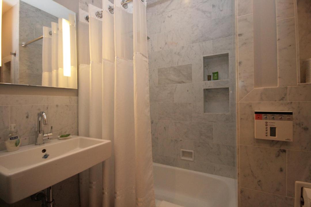 Photo of Bathroom in Lower Pacific Heights