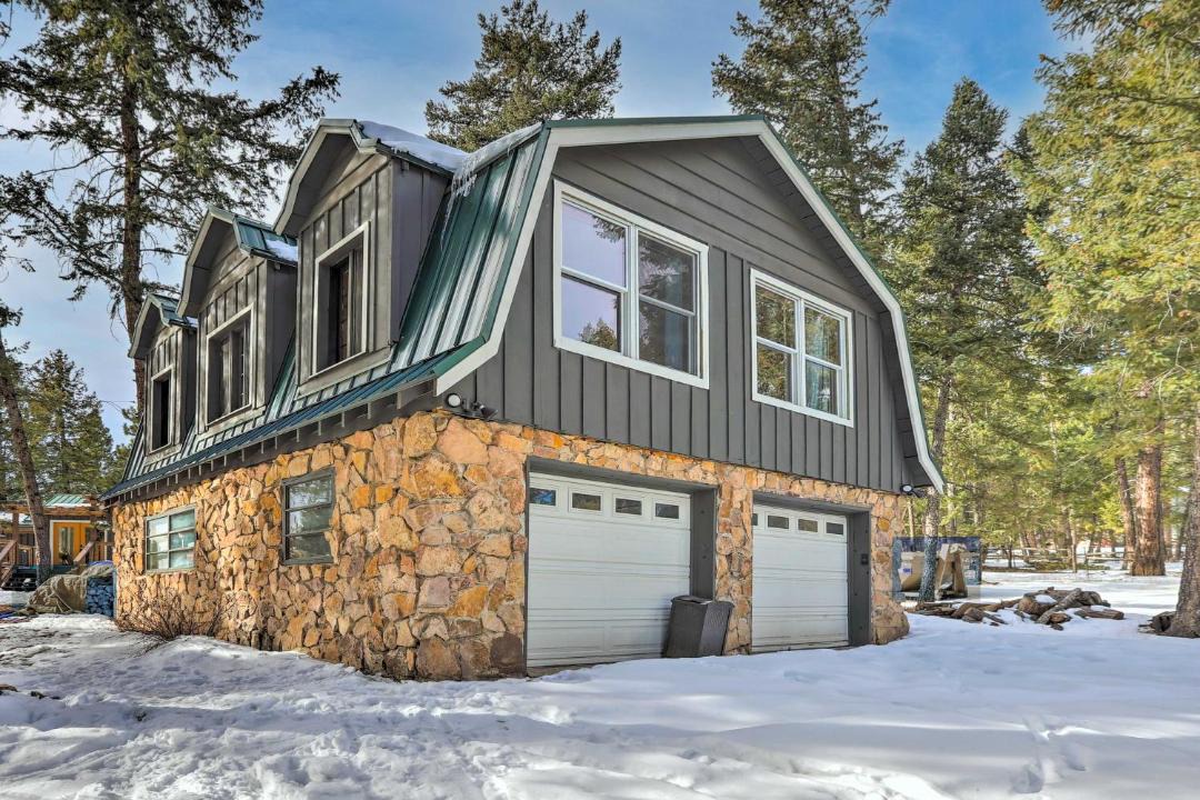 Photo of Buildings in Evergreen Meadows