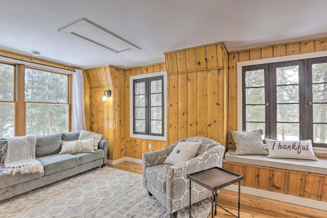 Photo of Livingroom in Evergreen Meadows