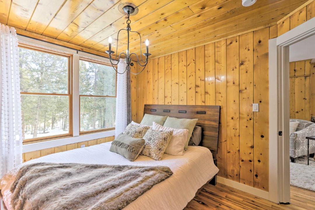 Photo of Bedroom in Evergreen Meadows