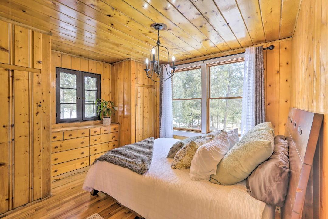 Photo of Bedroom in Evergreen Meadows
