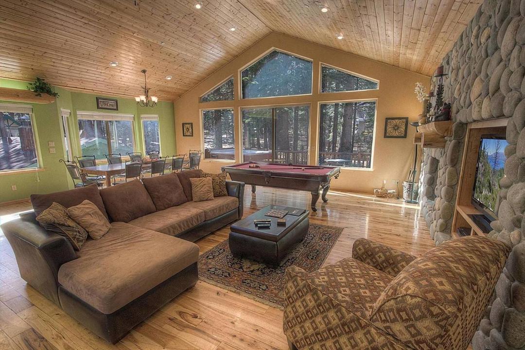 Photo of Livingroom in North Upper Truckee
