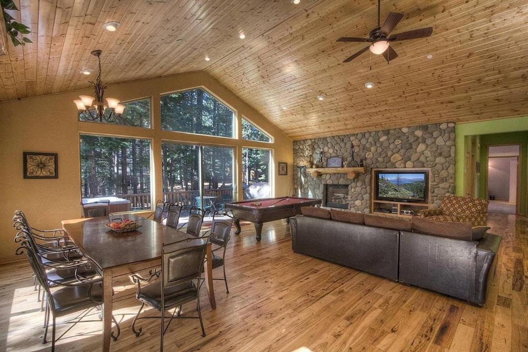 Photo of Livingroom in North Upper Truckee