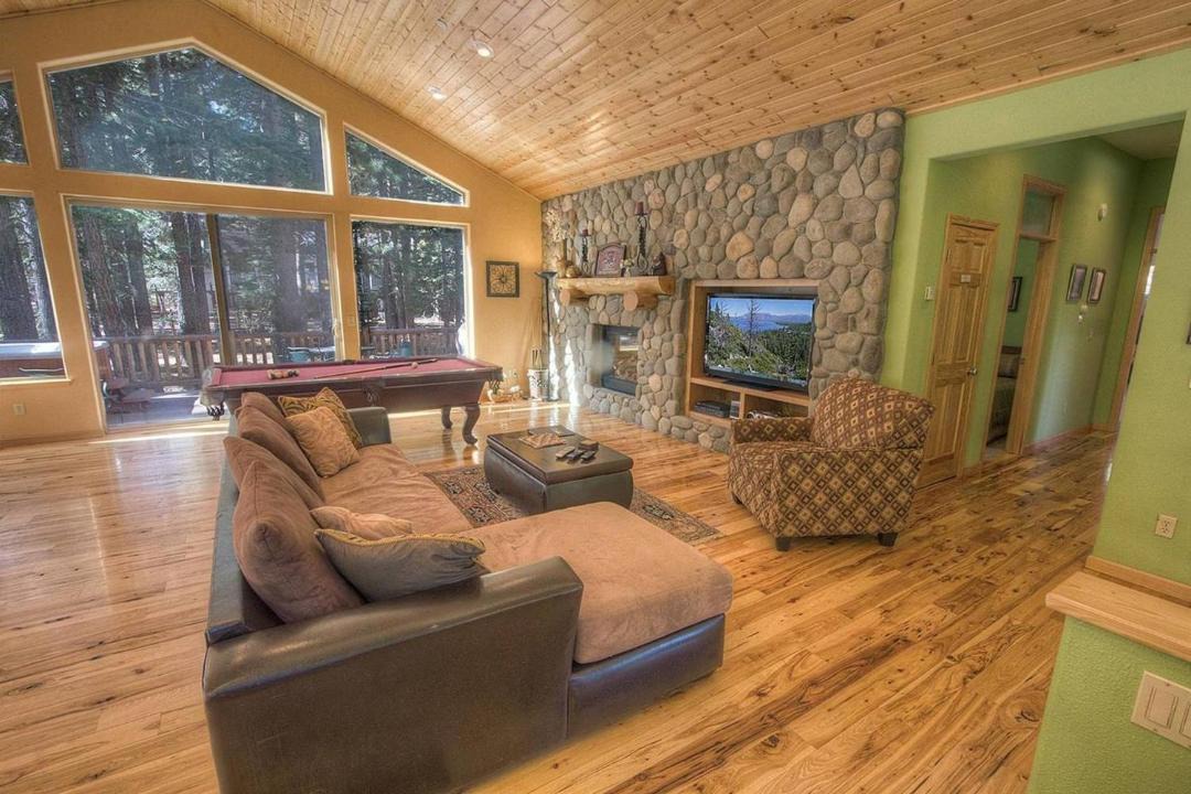 Photo of Livingroom in North Upper Truckee