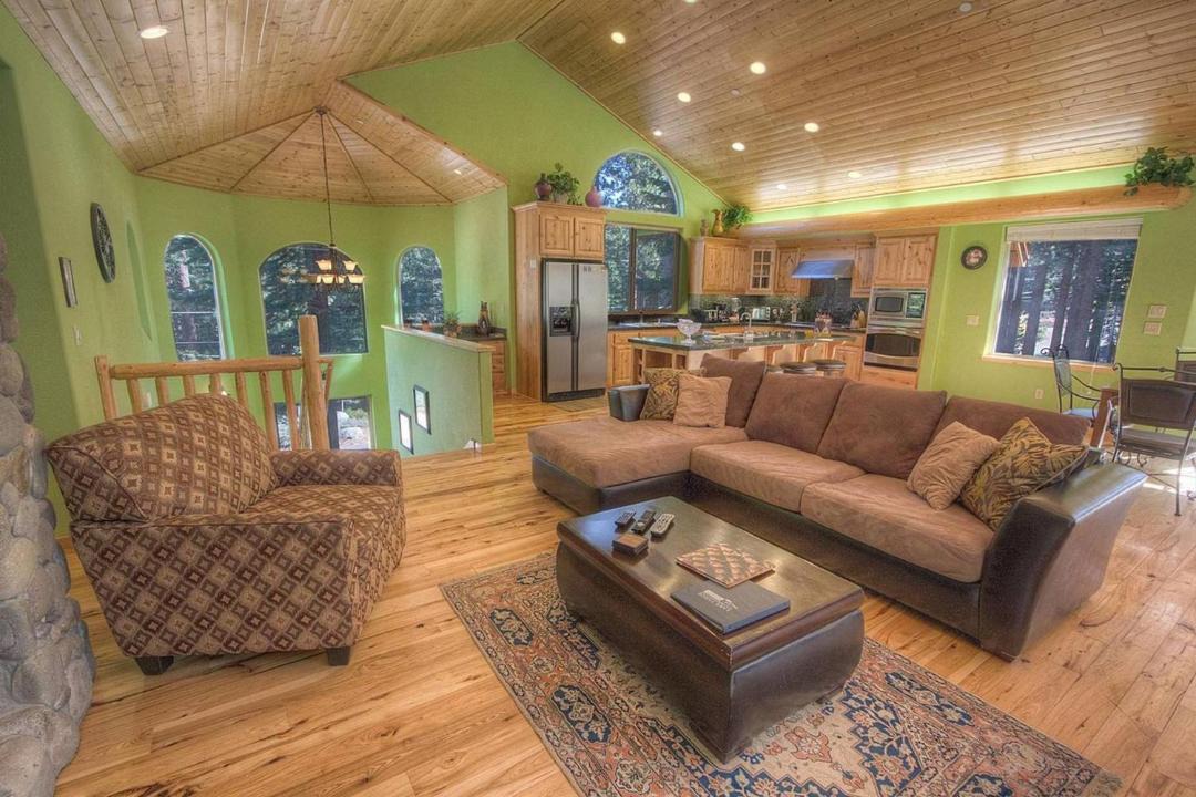 Photo of Livingroom in North Upper Truckee