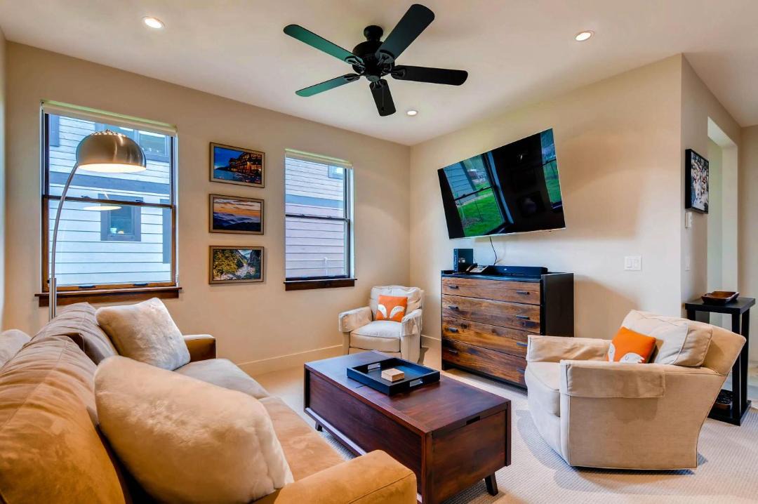 Photo of Livingroom in Fairmount On The River