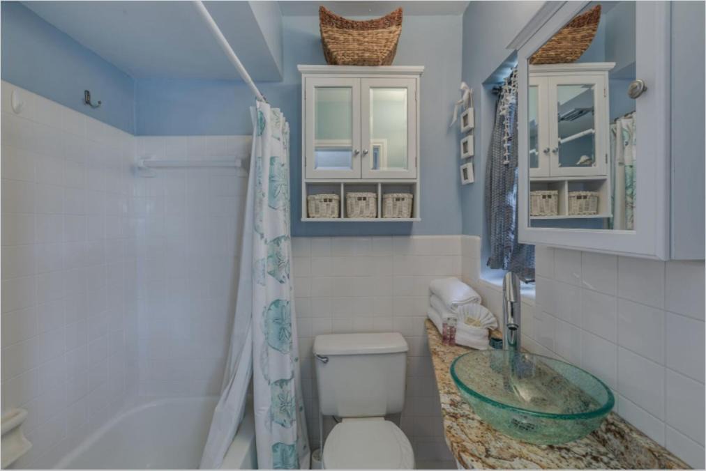 Photo of Bathroom in Bay Esplanade