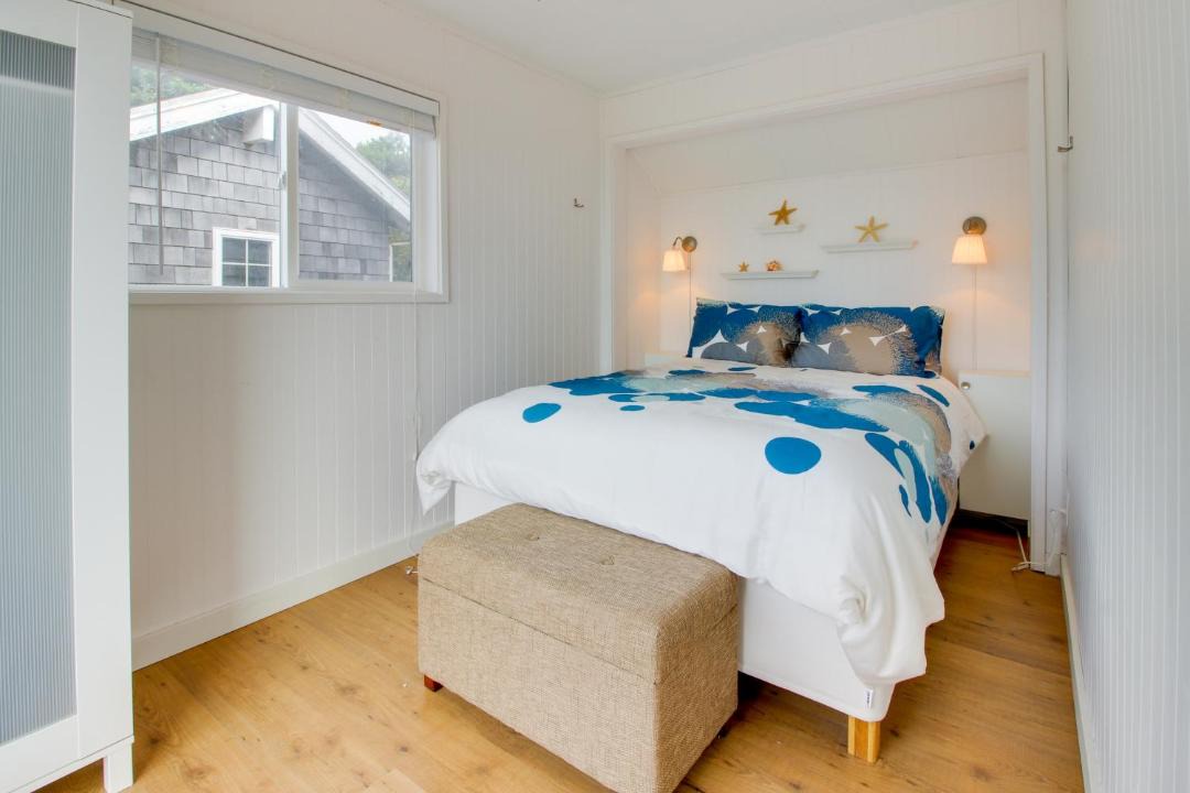 Photo of Bedroom in Rockaway Beach