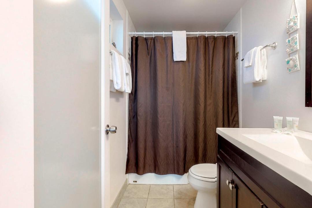 Photo of Bathroom in Gleneden Beach