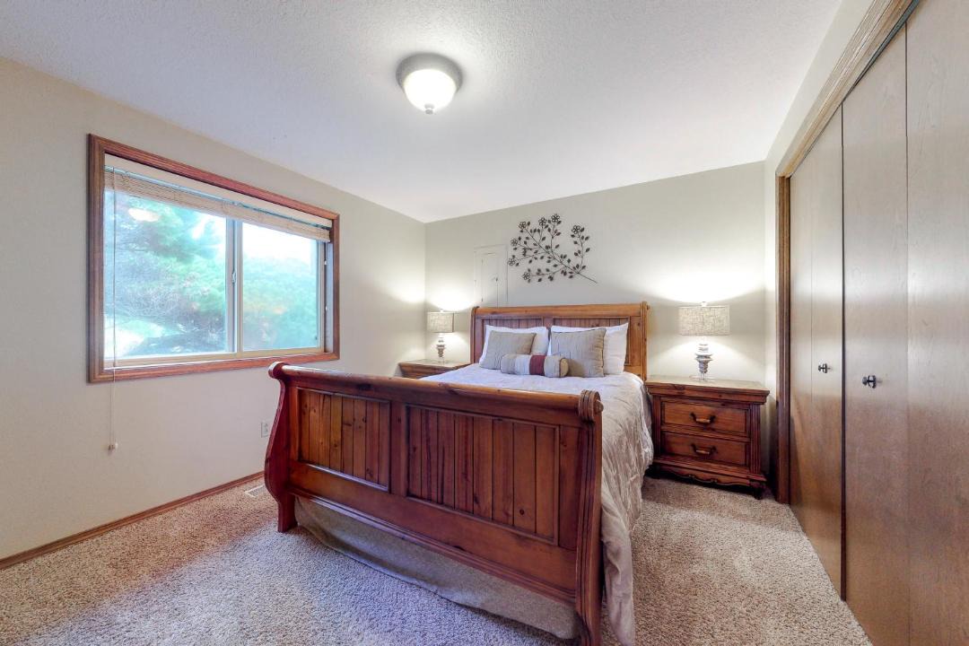 Photo of Bedroom in Gleneden Beach