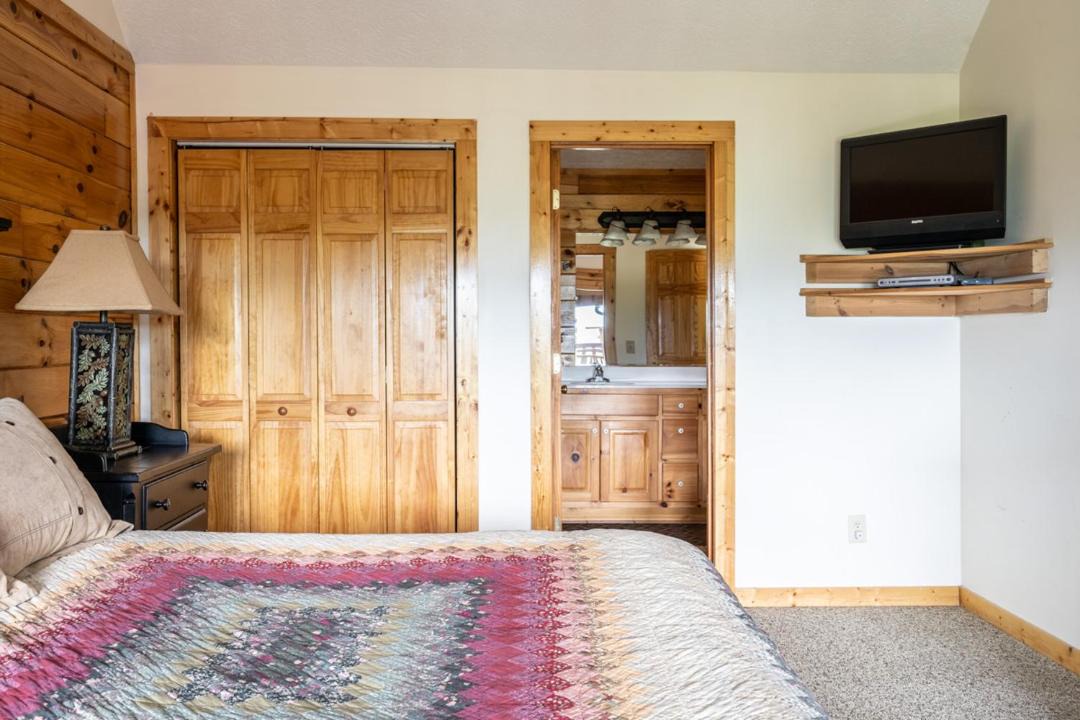 Photo of Bedroom in Black Bear Falls