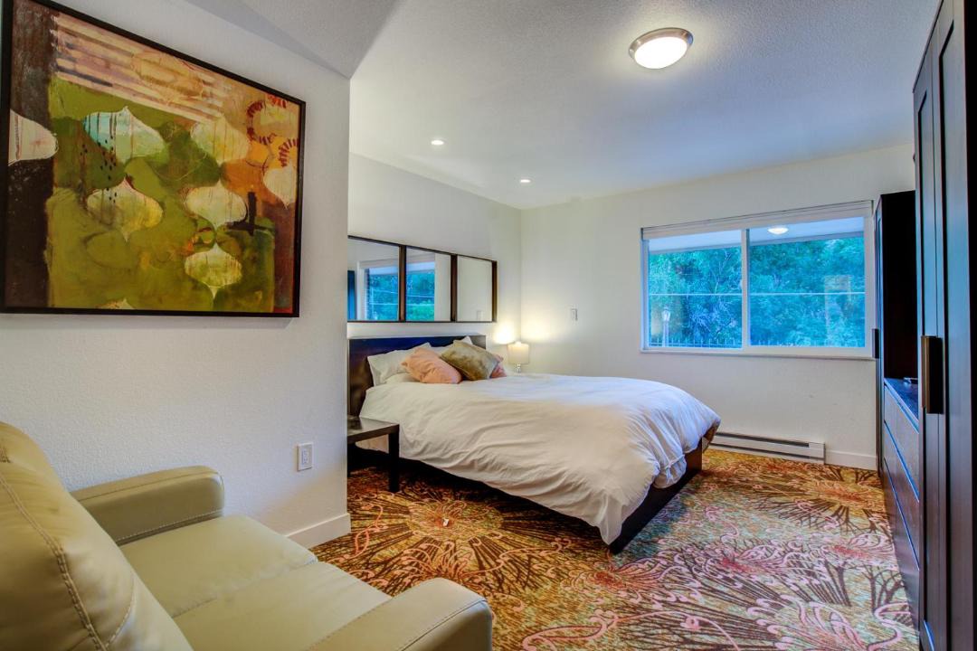 Photo of Bedroom in Manitou Springs Historic District