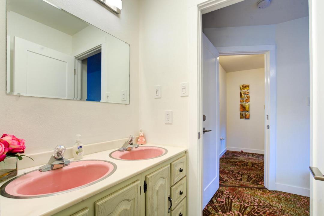 Photo of Bathroom in Manitou Springs Historic District