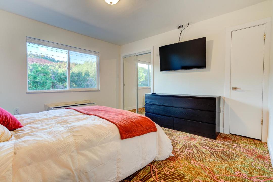Photo of Bedroom in Manitou Springs Historic District