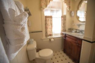 Photo of Bathroom in Central Boulder