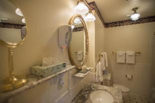 Photo of Bathroom in Central Boulder
