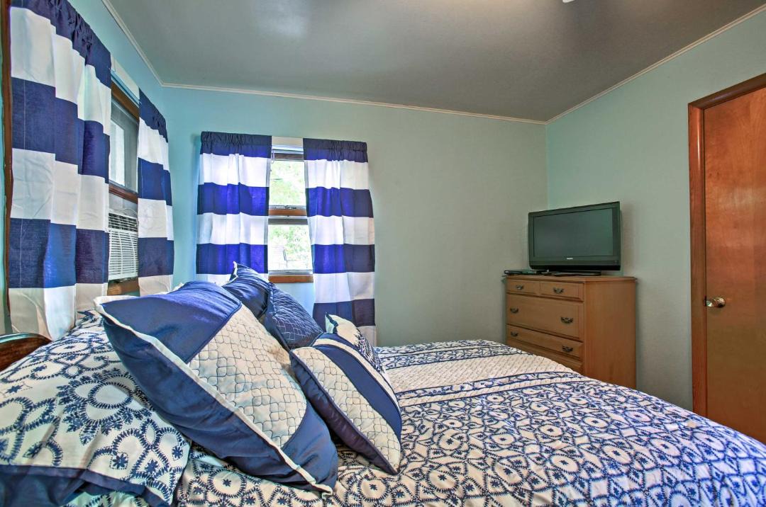 Photo of Bedroom in Burt Lake