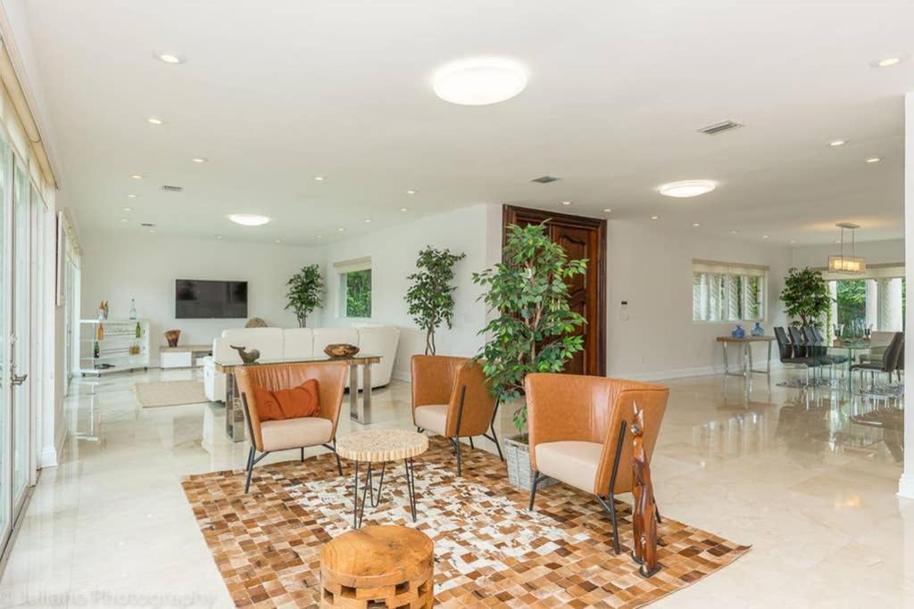 Photo of Livingroom in Surfside