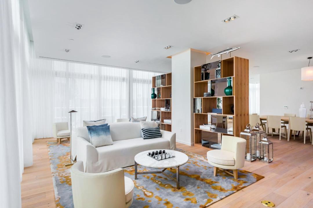 Photo of Livingroom in Central Beach
