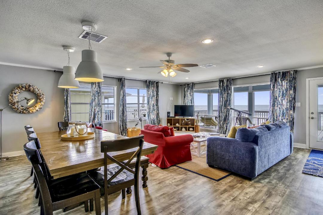 Photo of Livingroom in Bermuda Beach