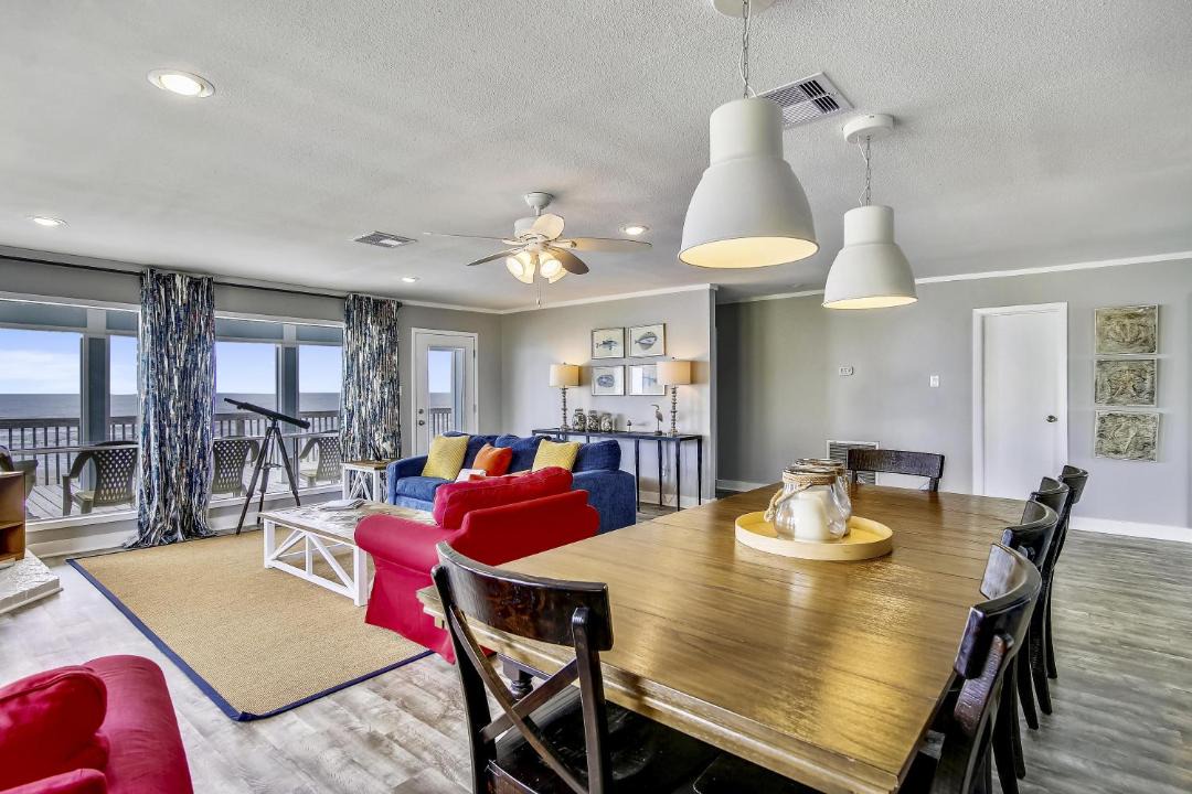 Photo of Livingroom in Bermuda Beach