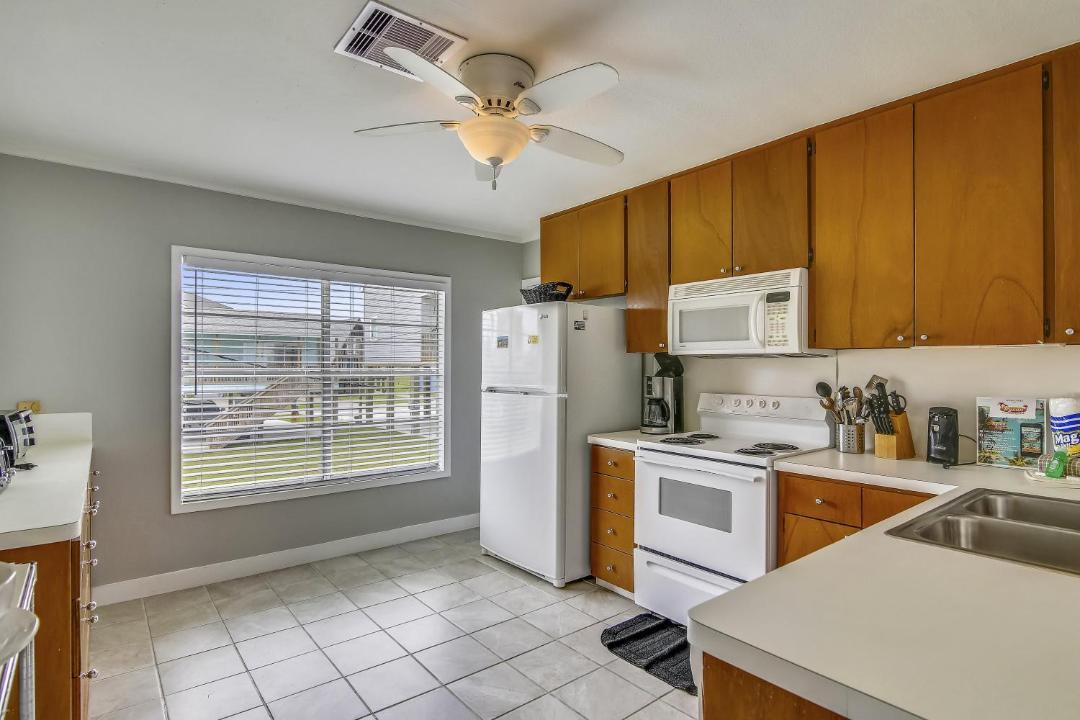 Photo of Kitchen in Bermuda Beach