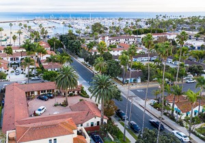 Harbor House Inn