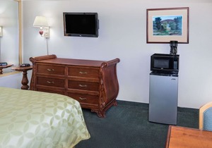 Days Inn by Wyndham Ontario Airport